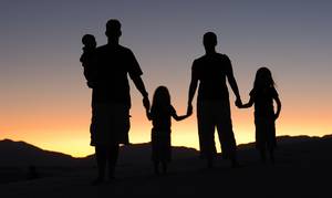 Symbolbild Familie mit drei Kindern
