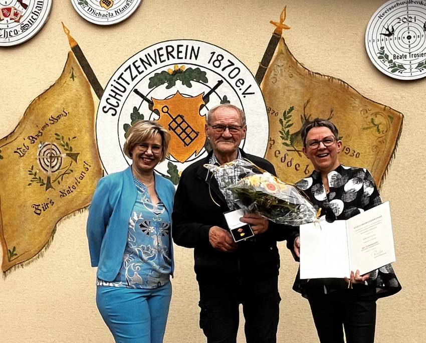 pi 2024 041 ehrennadel des landes an horst sch del berreicht pi 2024 041 ehrennadel des landes an horst sch del berreicht