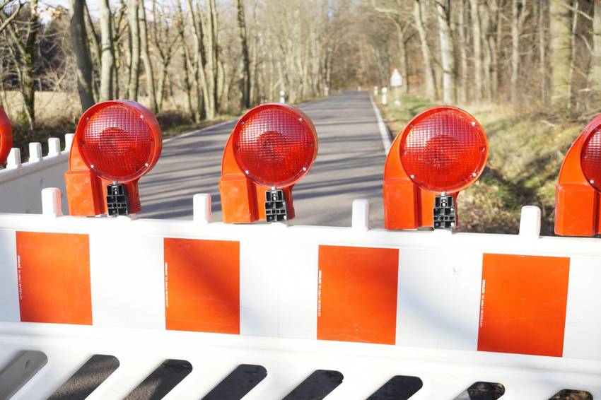 Symbolbild Straßensperrung Symbolbild Straßensperrung