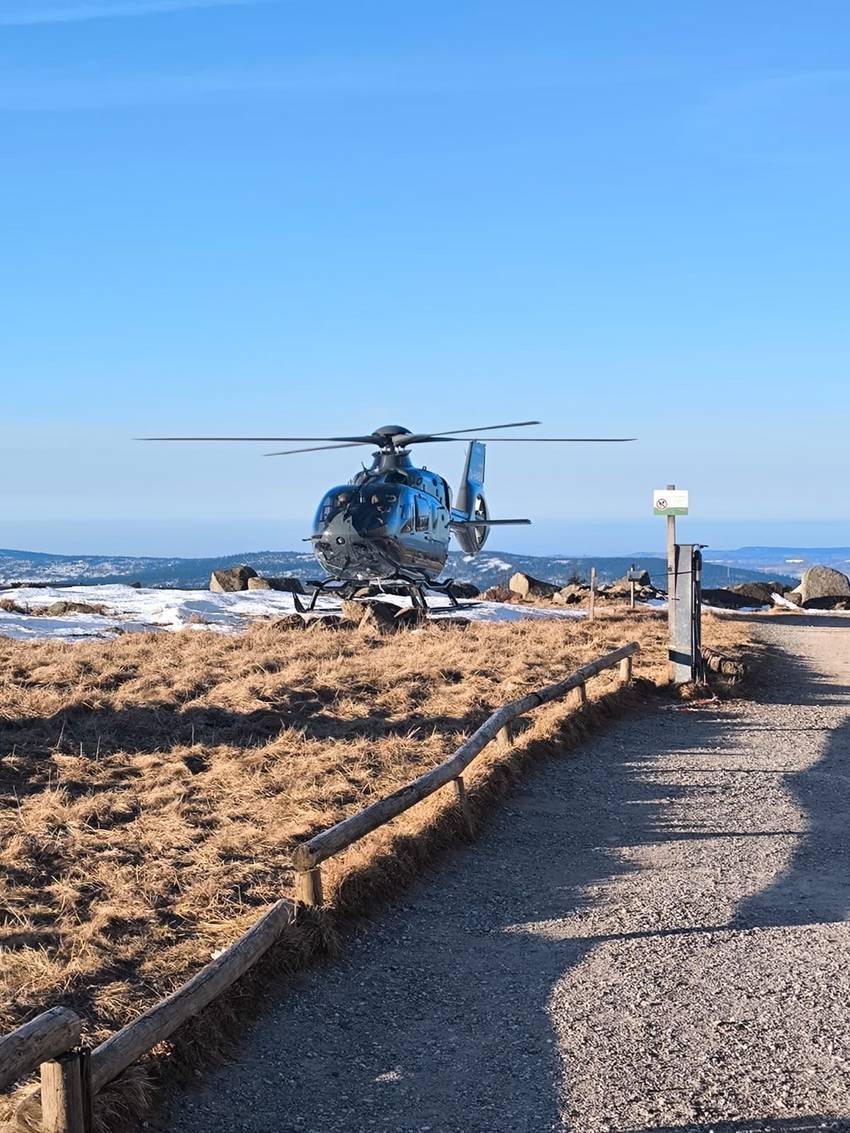 Bundeswehrhubschrauber auf dem Brocken.