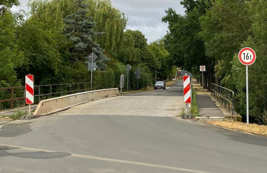 Brücke an einer Kreisstraße. Brücke an einer Kreisstraße.