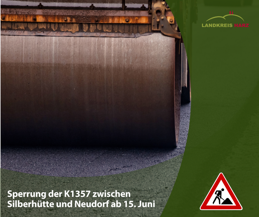 Symbolbild Straßensperrung - eine Walze auf einer neu gegossenen Schwarzdecke. Im unteren Teil ist ein grüner Bereich, in dem folgendes steht: K1357 Straßensperrung: Baustart der Fahrbahnsanierung zwischen Neudorf und Silberhütte. Symbolbild Straßensperrung - eine Walze auf einer neu gegossenen Schwarzdecke. Im unteren Teil ist ein grüner Bereich, in dem folgendes steht: K1357 Straßensperrung: Baustart der Fahrbahnsanierung zwischen Neudorf und Silberhütte.