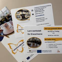 Foto Flyer Lernwerkstatt Auf dem Foto sind die Flyer der Lernwerkstatt abgebildet.
