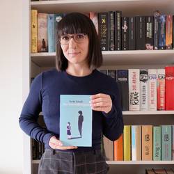 Autorin Charlotte Suhr  "Nicht falsch, nur neurodivergent – Aus dem Leben einer erwachsenen Autistin mit ADHS"