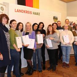 Integrationslotsen des Landkreises Harz zusammen mit Dezernentin Heike Schäffer.