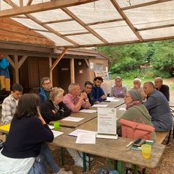 Personen bei einer Schulung.