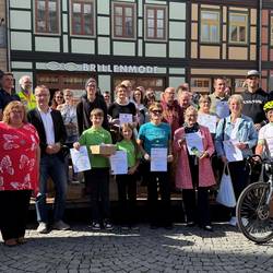 Gewinner Stadtradeln Personen auf einer Bühne - Die Gewinner vom Stadtradeln