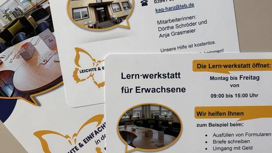 Foto Flyer Lernwerkstatt Auf dem Foto sind die Flyer der Lernwerkstatt abgebildet.