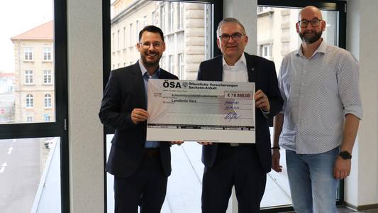 2024 11 20 scheck bergabe sa landkreis harz