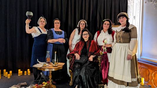 Das Theaterprojekt Frauen schreiben Geschichtebegeistert Publikum im Palais Salfeldt
