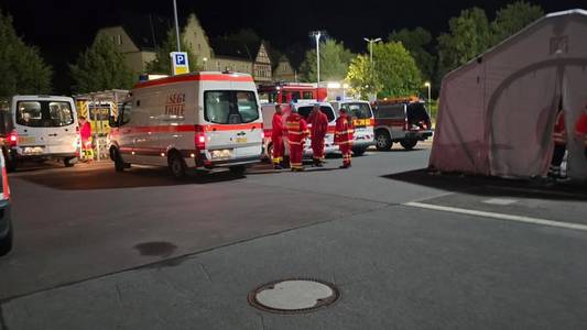 Einsatzfahrzeuge bei Pflegeheimevakuierung Einsatzfahrzeuge bei Pflegeheimevakuierung