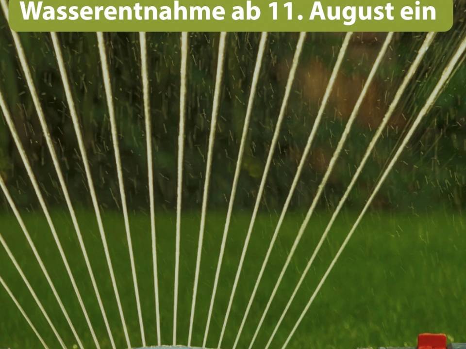 Rasenspränkler. Oben im Bild steht Landkreis Harz schränkt Wasserentnahme ab 11. August ein.